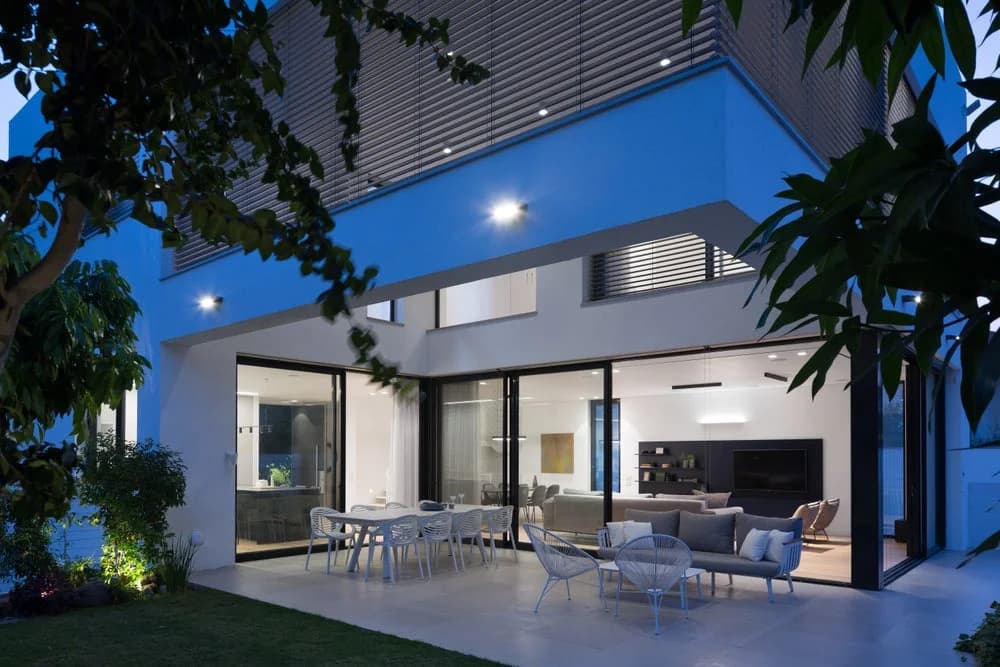 Lift and slide, Private Residence